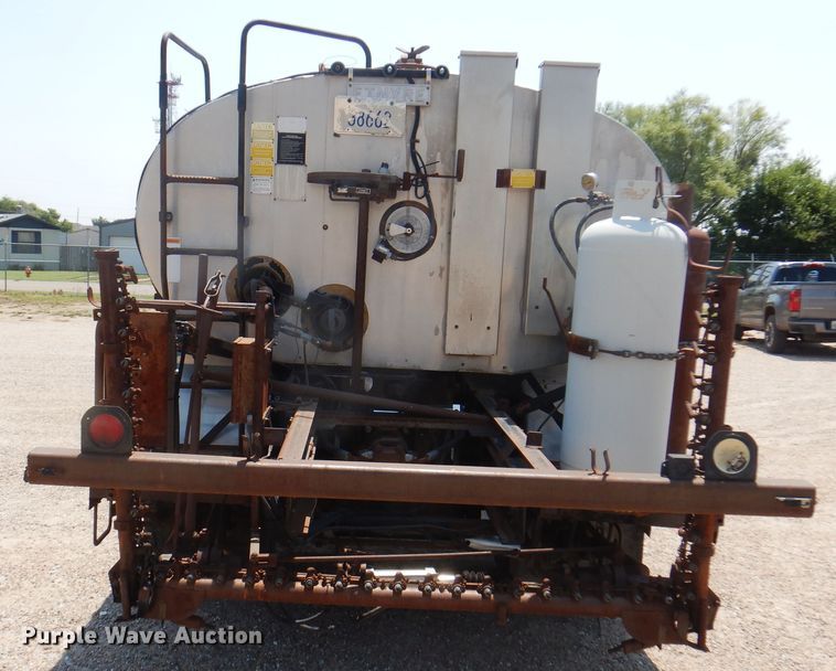 image for item DK8123 1987 Ford L8000  oil distributor truck