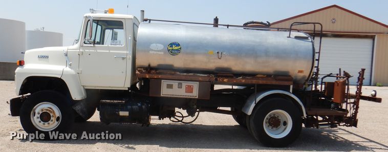 image for item DK8123 1987 Ford L8000  oil distributor truck