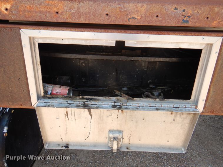 image for item DK8123 1987 Ford L8000  oil distributor truck