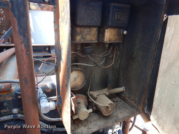 image for item DK8123 1987 Ford L8000  oil distributor truck