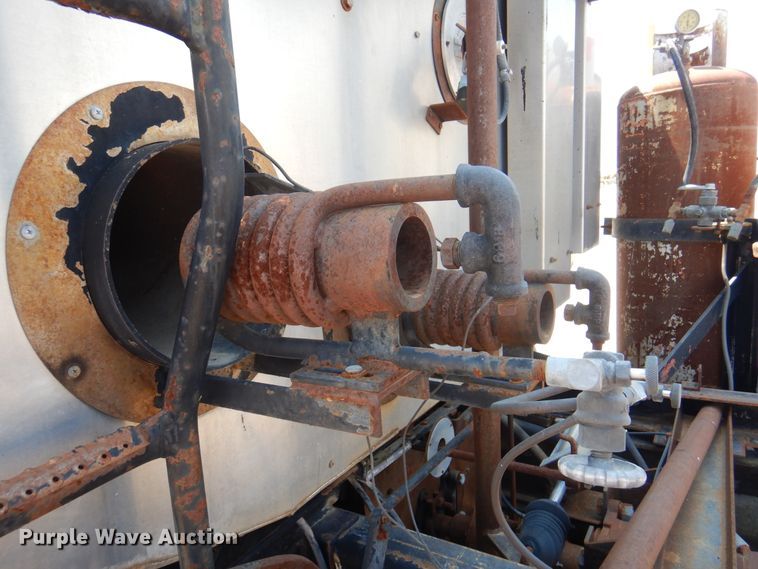 image for item DK8123 1987 Ford L8000  oil distributor truck