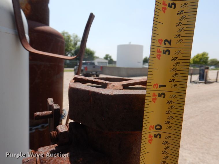 image for item DK8123 1987 Ford L8000  oil distributor truck