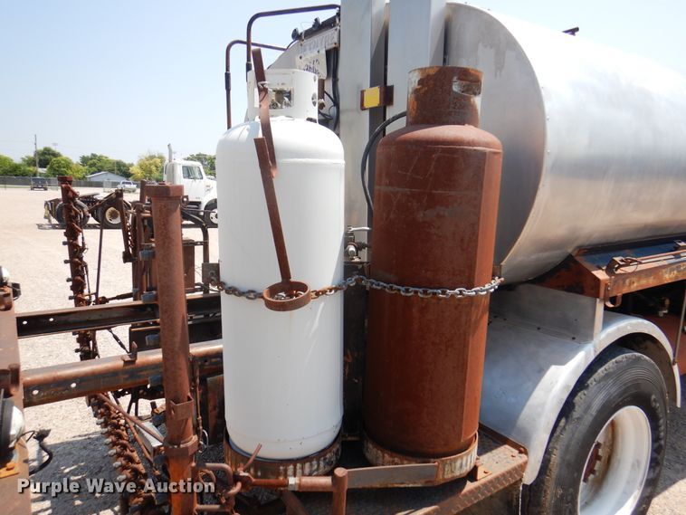 image for item DK8123 1987 Ford L8000  oil distributor truck