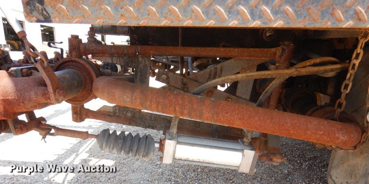 image for item DK8123 1987 Ford L8000  oil distributor truck