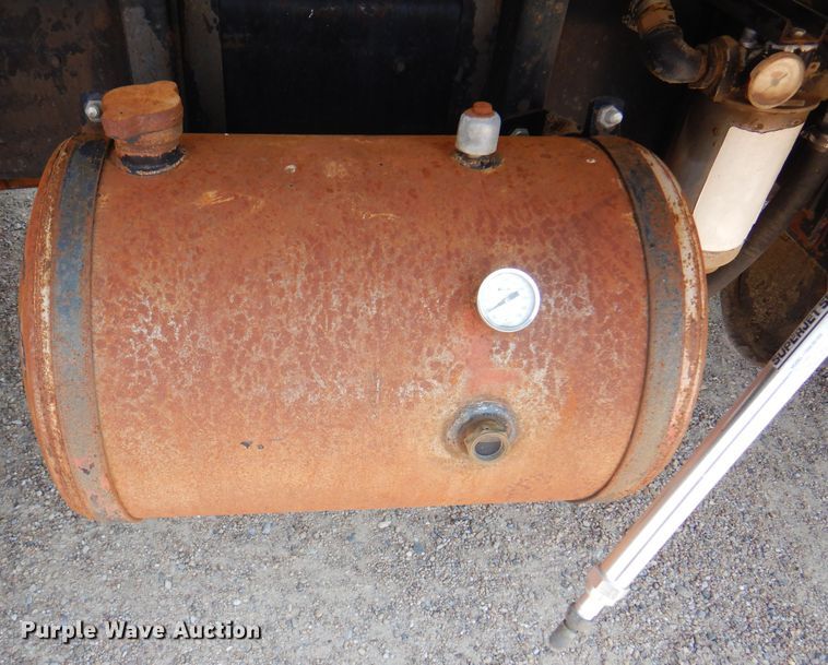 image for item DK8123 1987 Ford L8000  oil distributor truck