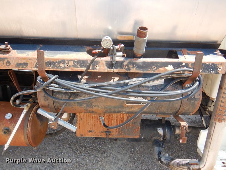 image for item DK8123 1987 Ford L8000  oil distributor truck