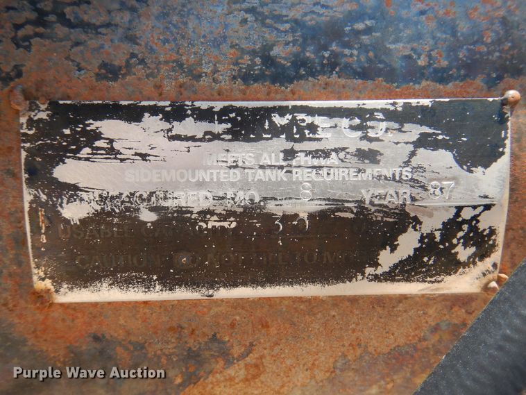 image for item DK8123 1987 Ford L8000  oil distributor truck