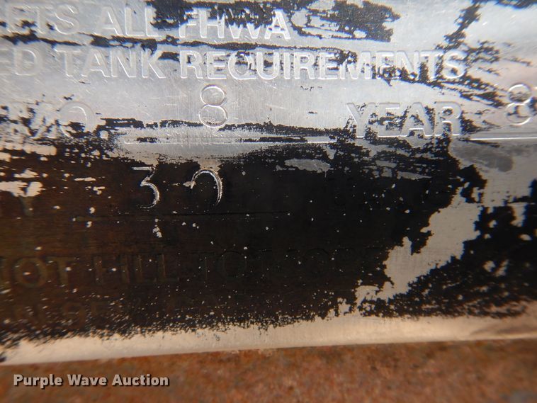 image for item DK8123 1987 Ford L8000  oil distributor truck