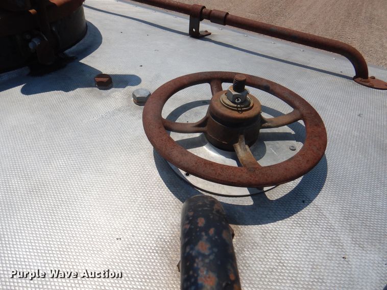 image for item DK8123 1987 Ford L8000  oil distributor truck