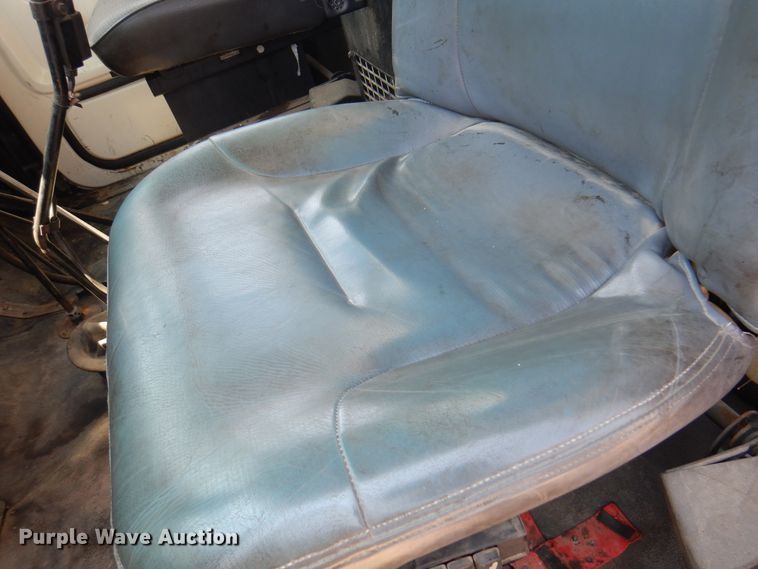 image for item DK8123 1987 Ford L8000  oil distributor truck