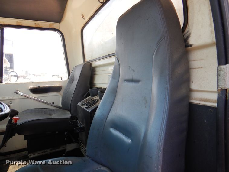 image for item DK8123 1987 Ford L8000  oil distributor truck