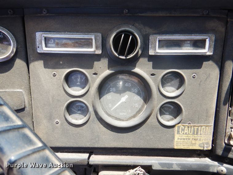 image for item DK8123 1987 Ford L8000  oil distributor truck