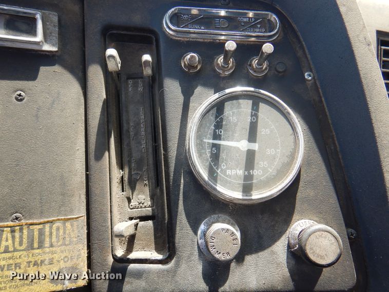 image for item DK8123 1987 Ford L8000  oil distributor truck