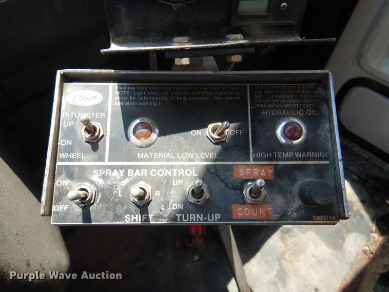 image for item DK8123 1987 Ford L8000  oil distributor truck