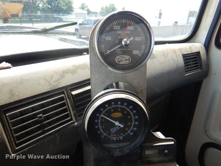 image for item DK8123 1987 Ford L8000  oil distributor truck