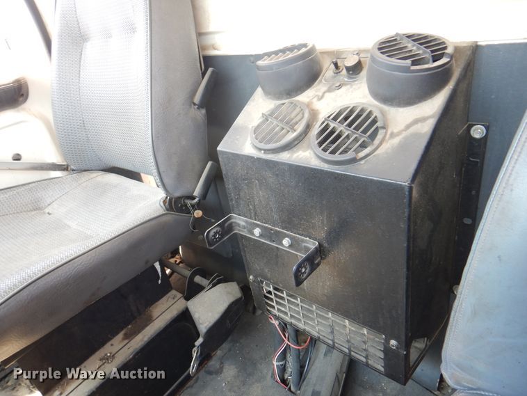 image for item DK8123 1987 Ford L8000  oil distributor truck