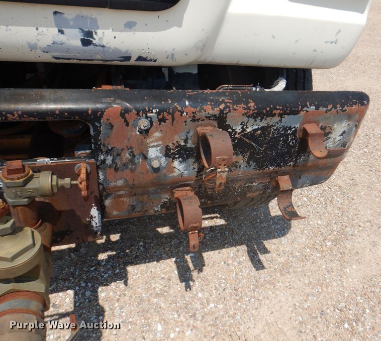 image for item DK8123 1987 Ford L8000  oil distributor truck