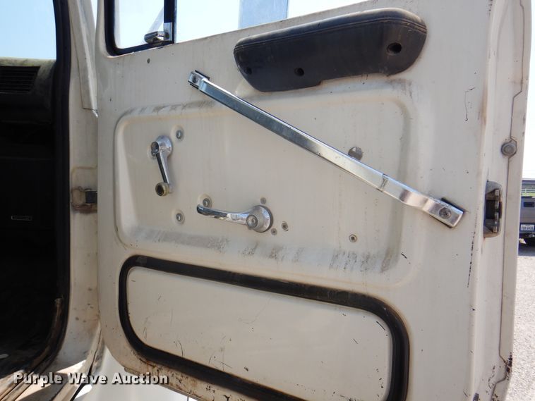 image for item DK8123 1987 Ford L8000  oil distributor truck