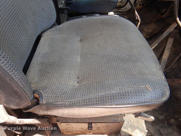 image for item DK8123 1987 Ford L8000  oil distributor truck