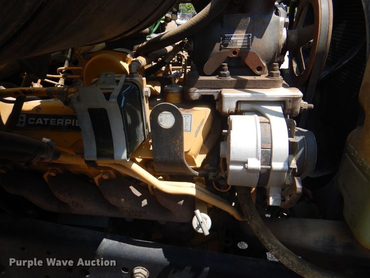 image for item DK8123 1987 Ford L8000  oil distributor truck