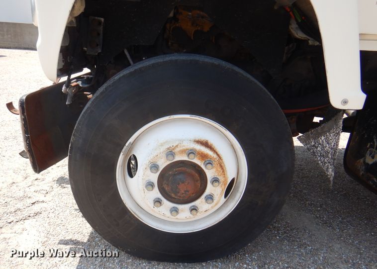 image for item DK8123 1987 Ford L8000  oil distributor truck