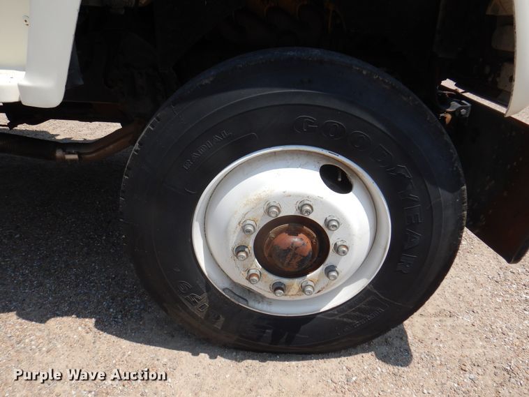 image for item DK8123 1987 Ford L8000  oil distributor truck