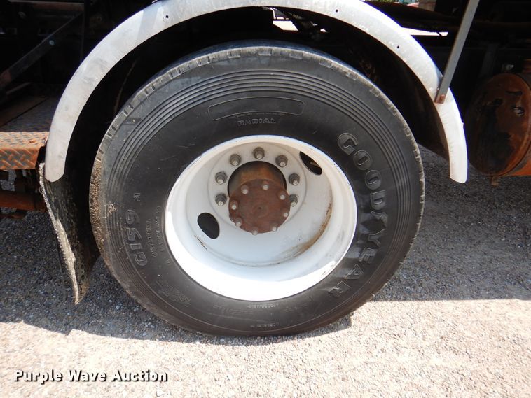 image for item DK8123 1987 Ford L8000  oil distributor truck