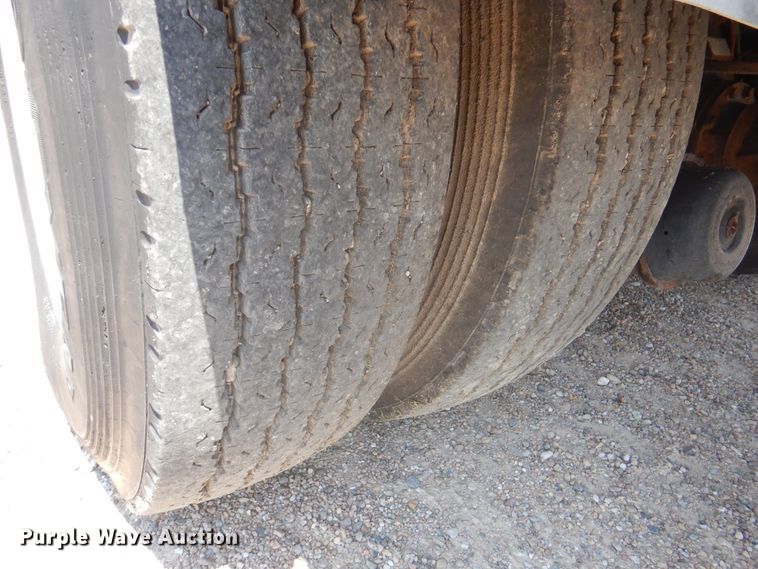 image for item DK8123 1987 Ford L8000  oil distributor truck