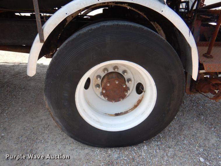 image for item DK8123 1987 Ford L8000  oil distributor truck