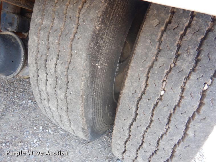 image for item DK8123 1987 Ford L8000  oil distributor truck