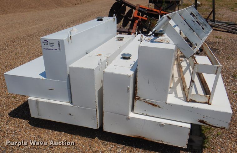 image for item DK8125 (4) L-shaped fuel tanks