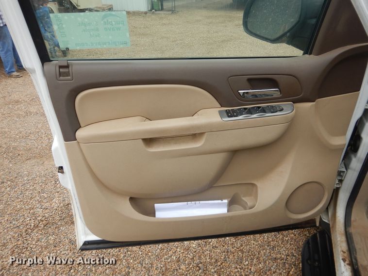 image for item DL0299 2010 Chevrolet Suburban  SUV