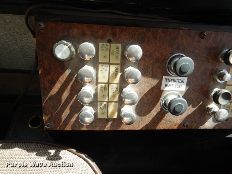 image for item DM1321 1998 International 3000  school bus