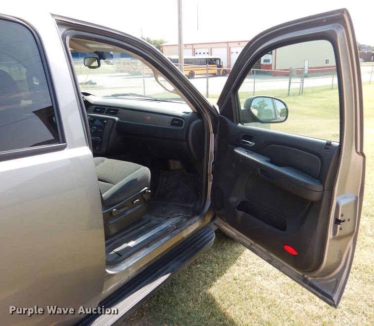 image for item DM1323 2008 Chevrolet Suburban  SUV