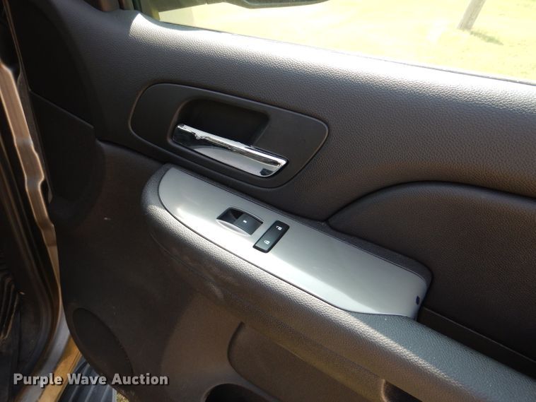 image for item DM1323 2008 Chevrolet Suburban  SUV