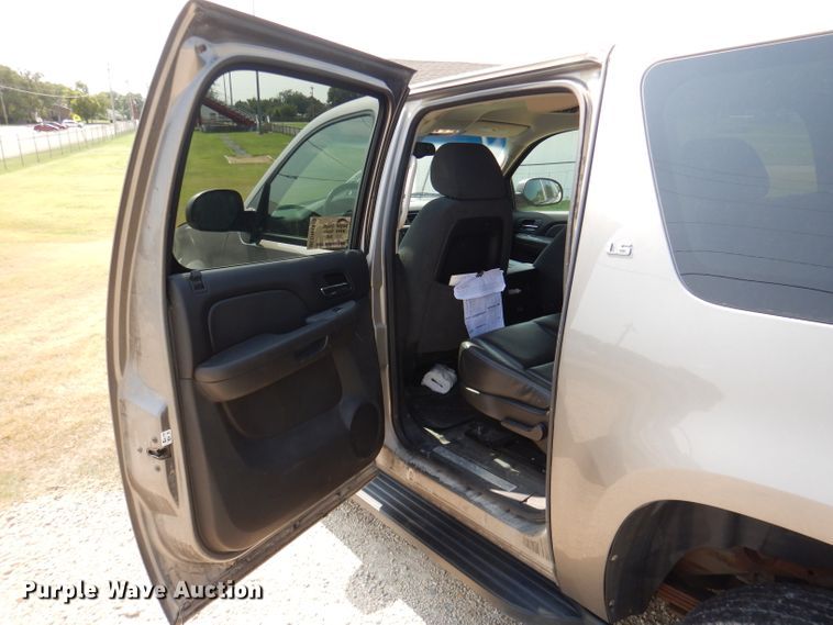 image for item DM1323 2008 Chevrolet Suburban  SUV