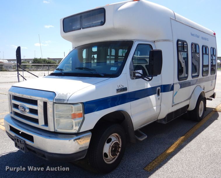 image for item DM6379 2008 Ford E350 Super Duty  shuttle bus