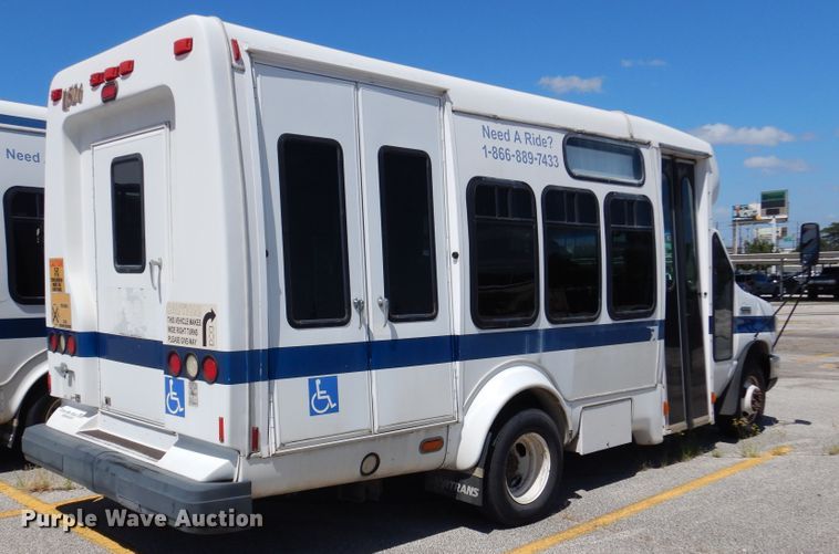 image for item DM6379 2008 Ford E350 Super Duty  shuttle bus