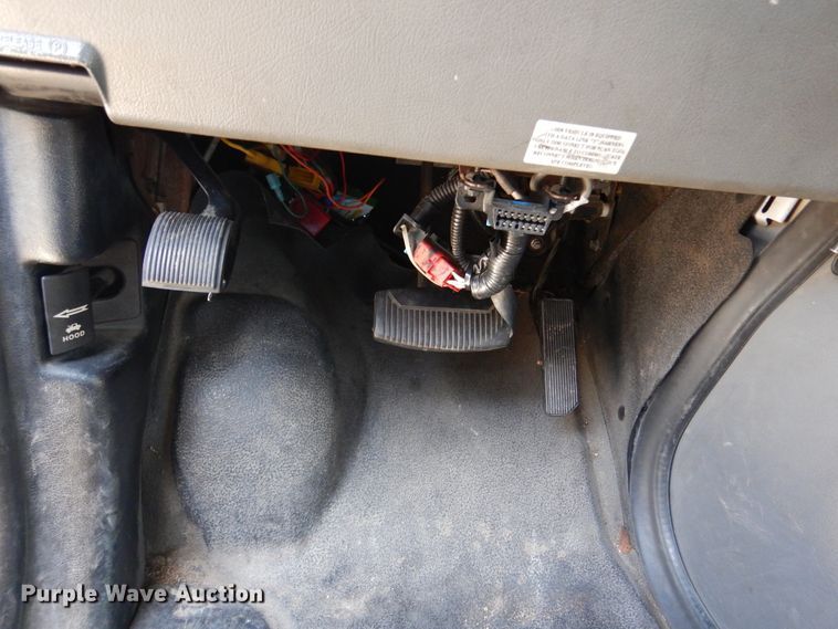 image for item DM6379 2008 Ford E350 Super Duty  shuttle bus