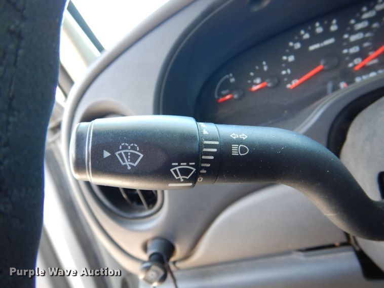 image for item DM6379 2008 Ford E350 Super Duty  shuttle bus