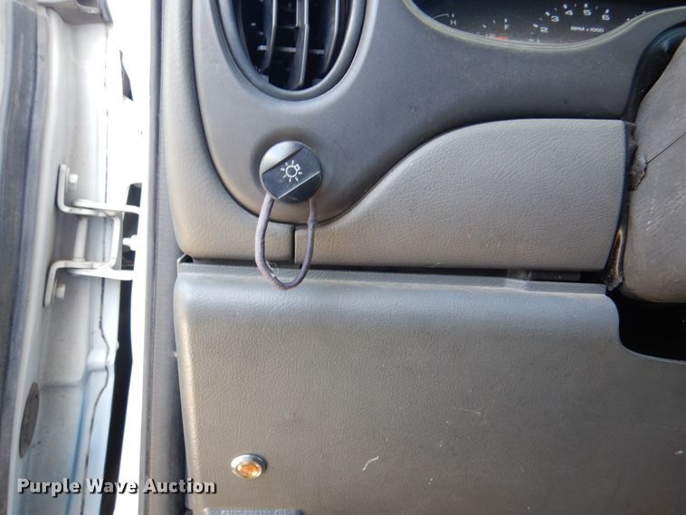 image for item DM6379 2008 Ford E350 Super Duty  shuttle bus