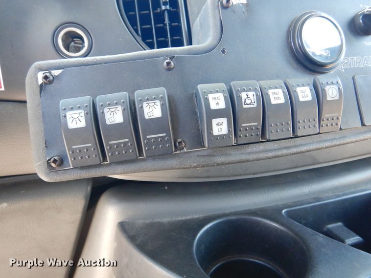 image for item DM6379 2008 Ford E350 Super Duty  shuttle bus