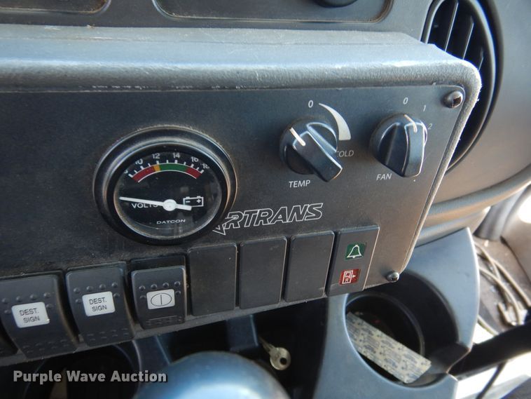 image for item DM6379 2008 Ford E350 Super Duty  shuttle bus