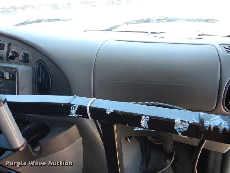 image for item DM6379 2008 Ford E350 Super Duty  shuttle bus