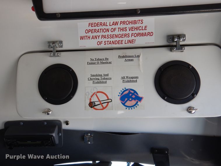 image for item DM6379 2008 Ford E350 Super Duty  shuttle bus