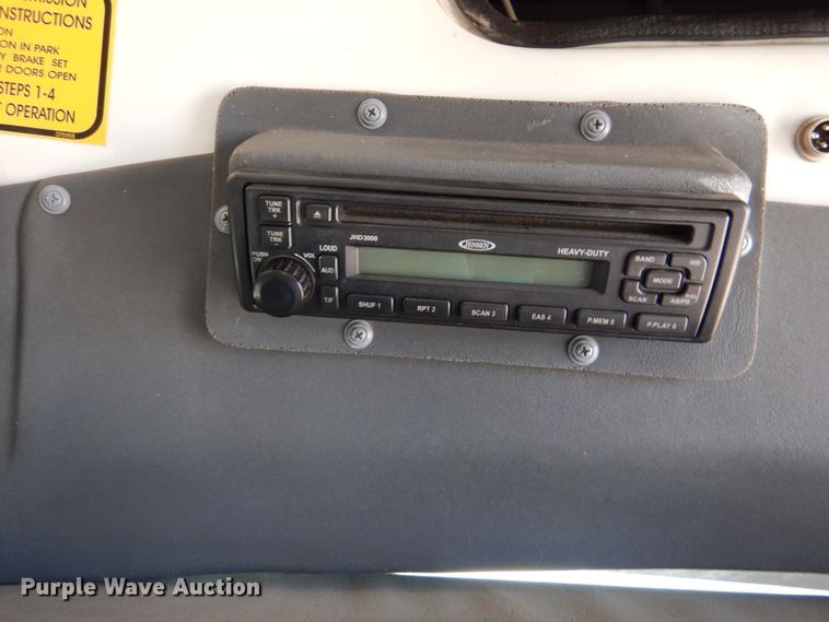 image for item DM6379 2008 Ford E350 Super Duty  shuttle bus