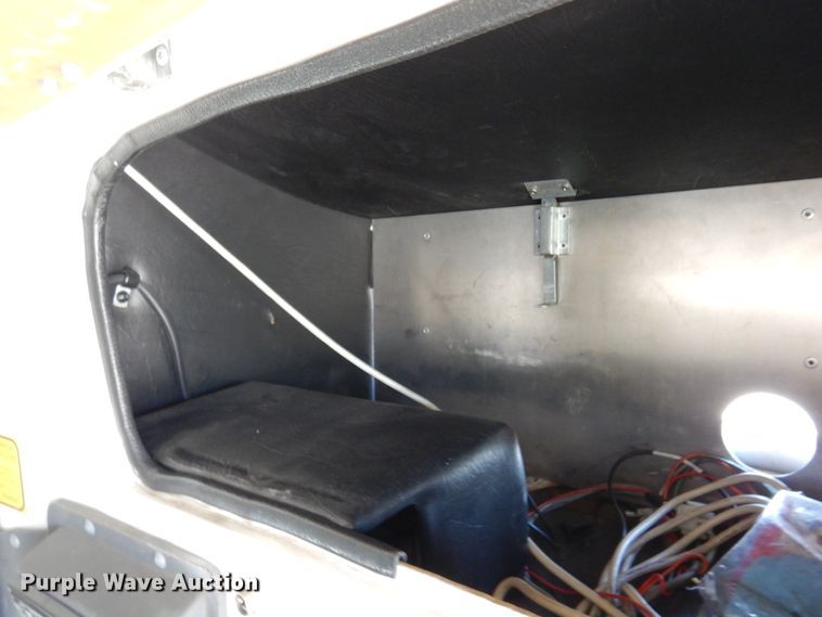 image for item DM6379 2008 Ford E350 Super Duty  shuttle bus