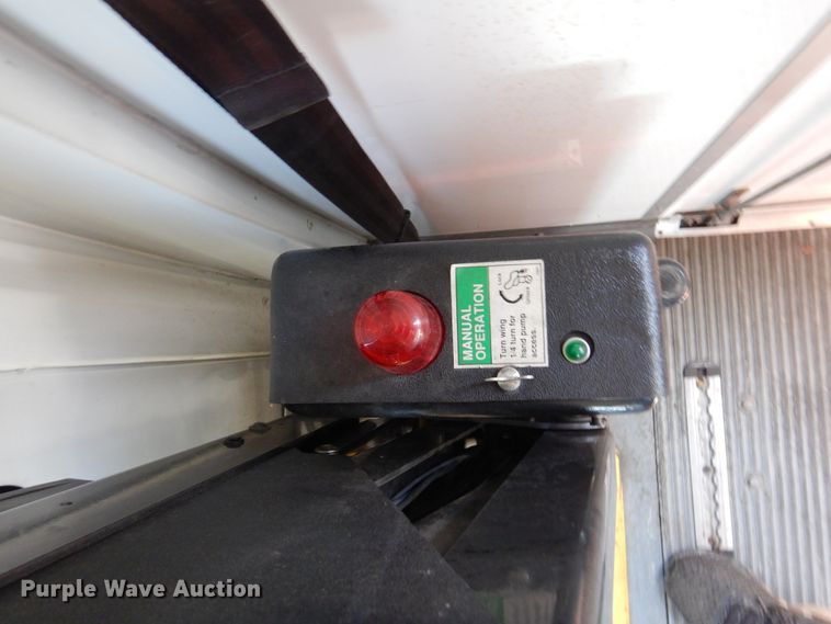 image for item DM6379 2008 Ford E350 Super Duty  shuttle bus