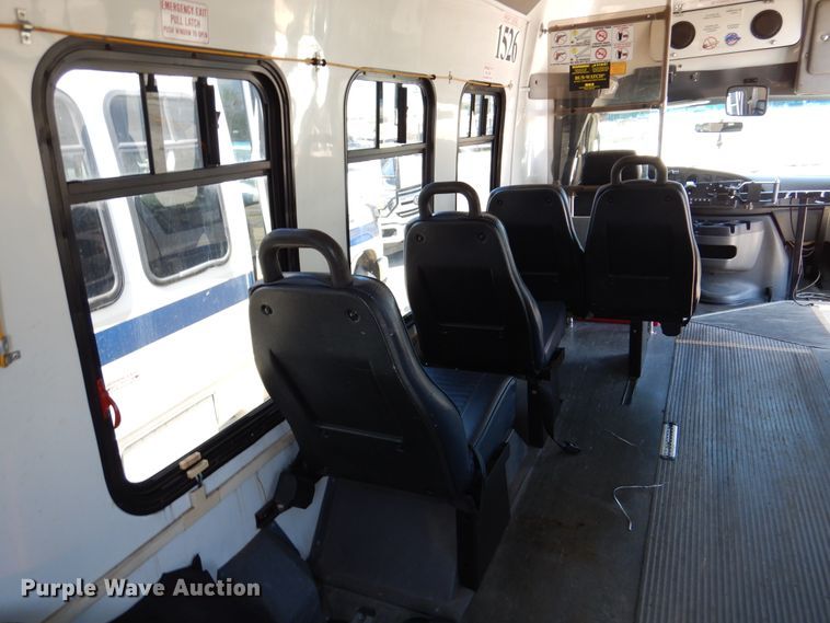 image for item DM6379 2008 Ford E350 Super Duty  shuttle bus