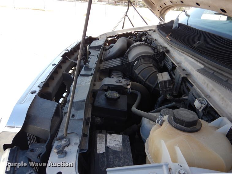 image for item DM6379 2008 Ford E350 Super Duty  shuttle bus